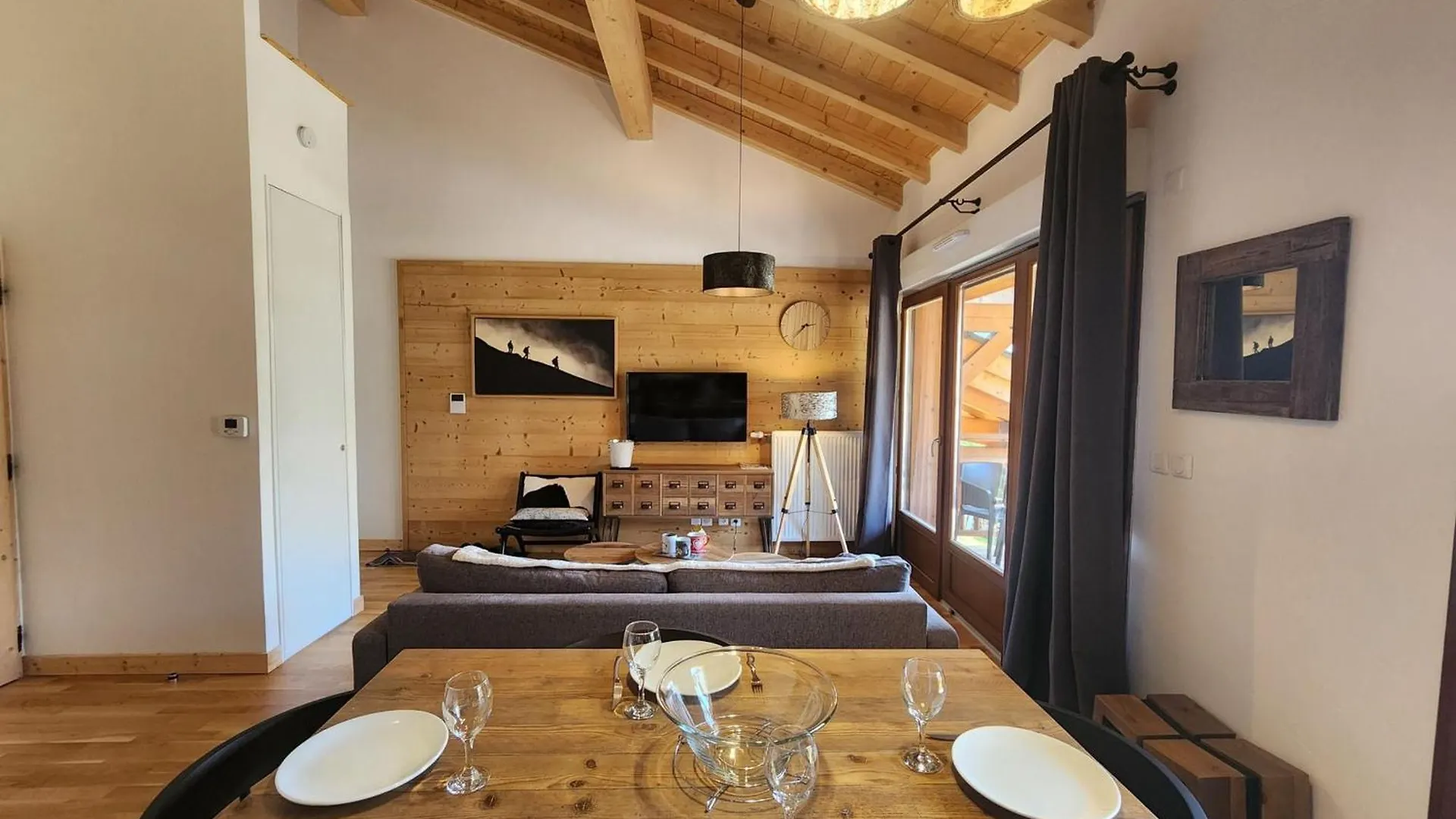 Appartement T2 Cabine Moderne Avec Balcon Et Parking A Samoens - Fr-1-629-148